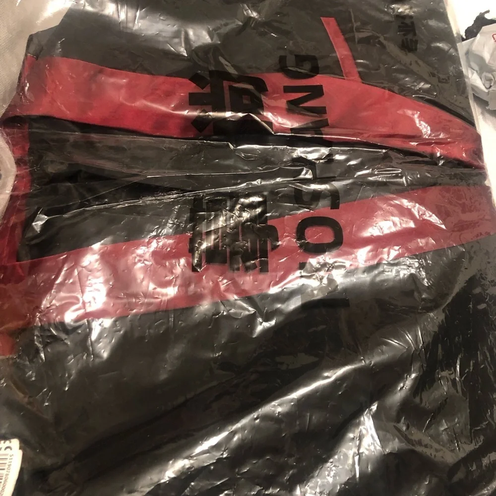 Elegant Black and Red Men's Blazer - Picture 2 of 4